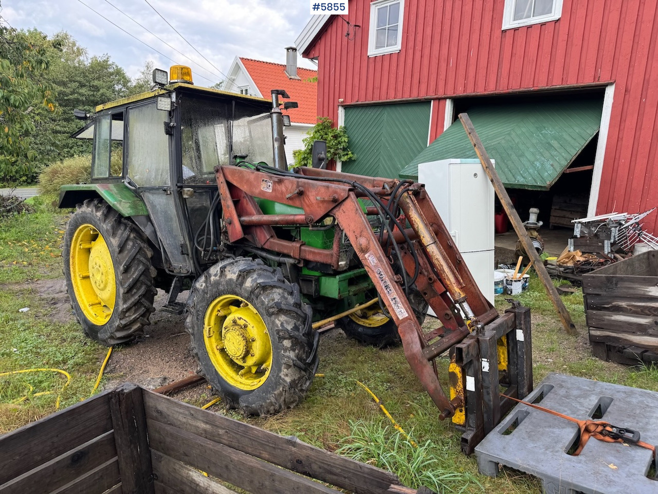 1982 John Deere 1140 with front loader and a parts tractor - Traktor: das Bild 2 1982 John Deere 1140 with front loader and a parts tractor - Traktor: das Bild 2
