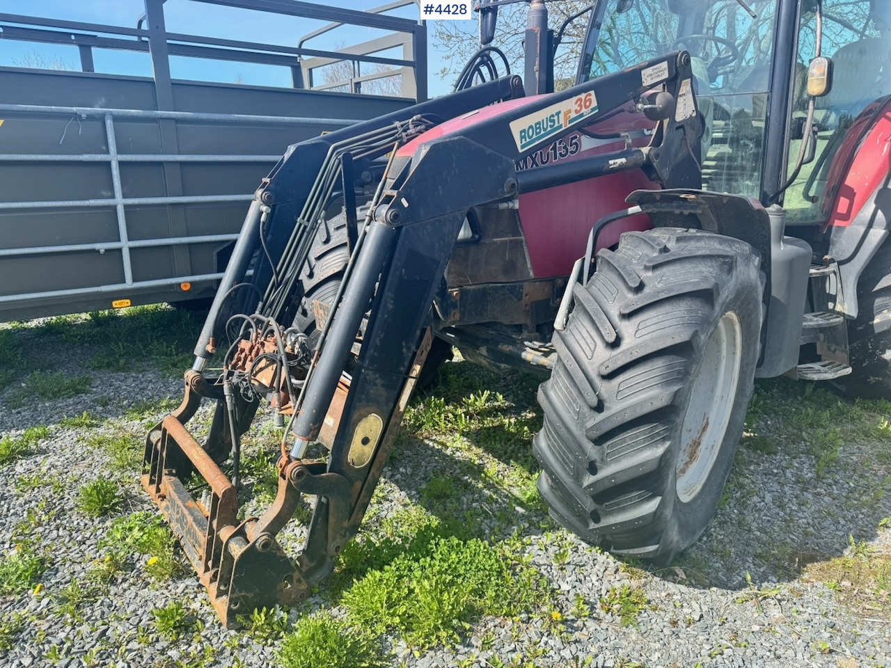 2004 Case MXU 135 4x4 w/ Front Loader. - Traktor: das Bild 2 2004 Case MXU 135 4x4 w/ Front Loader. - Traktor: das Bild 2