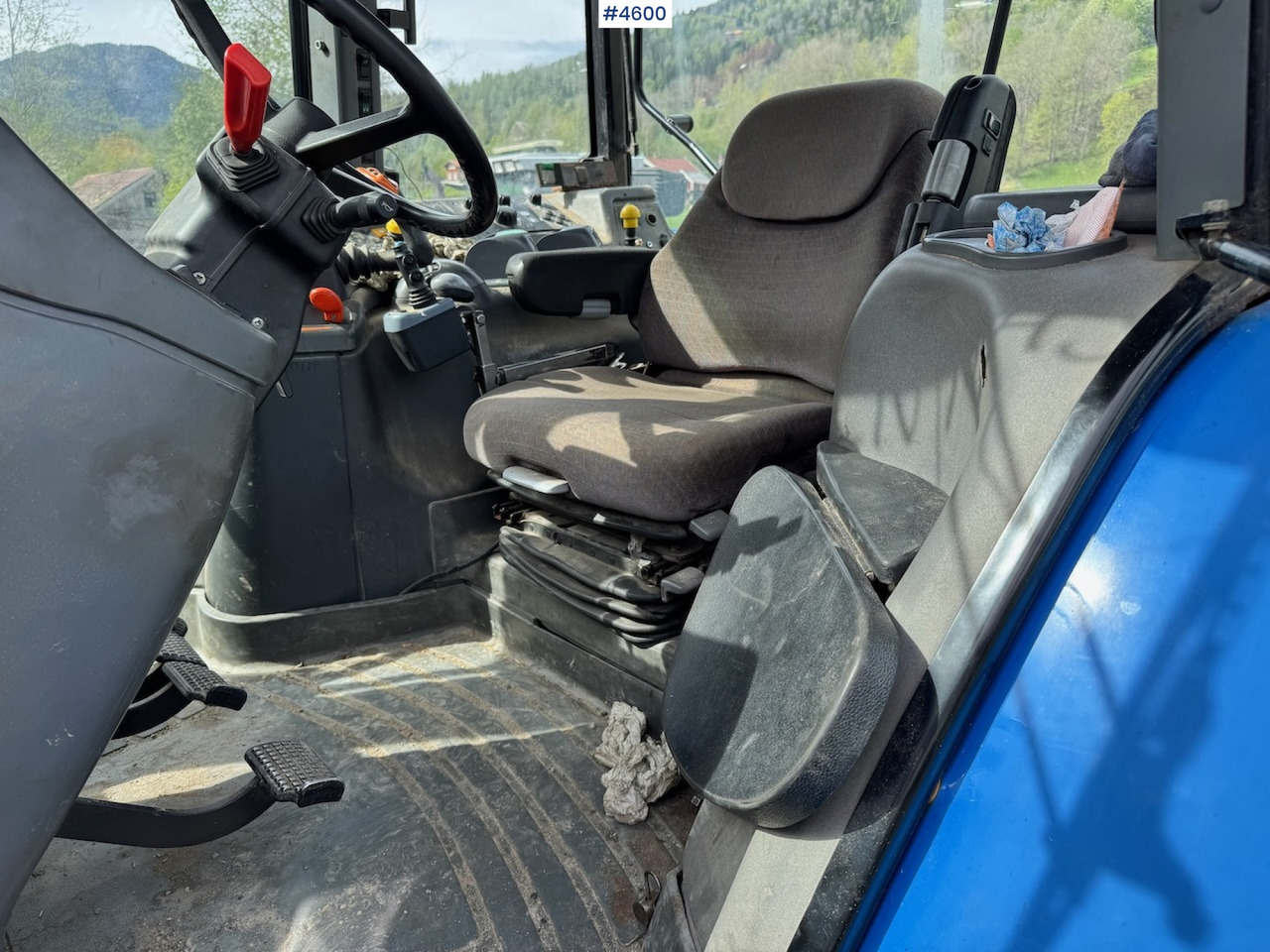 Traktor 2005 New Holland TM190 w/front loader: das Bild 12