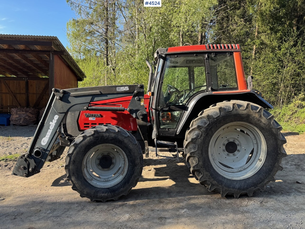 2005 Valtra 6850 w/front loader - Traktor: das Bild 1 2005 Valtra 6850 w/front loader - Traktor: das Bild 1
