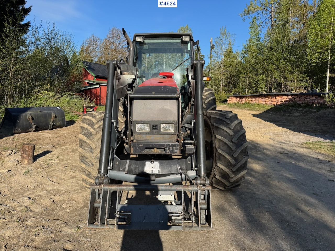 2005 Valtra 6850 w/front loader - Traktor: das Bild 4 2005 Valtra 6850 w/front loader - Traktor: das Bild 4