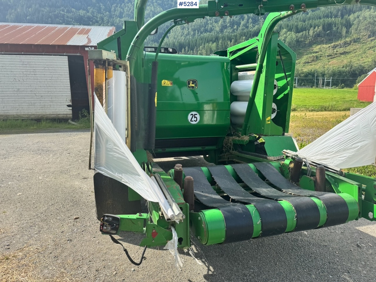 Grünlandtechnik 2012 John Deere 744 Combi baler.: das Bild 9