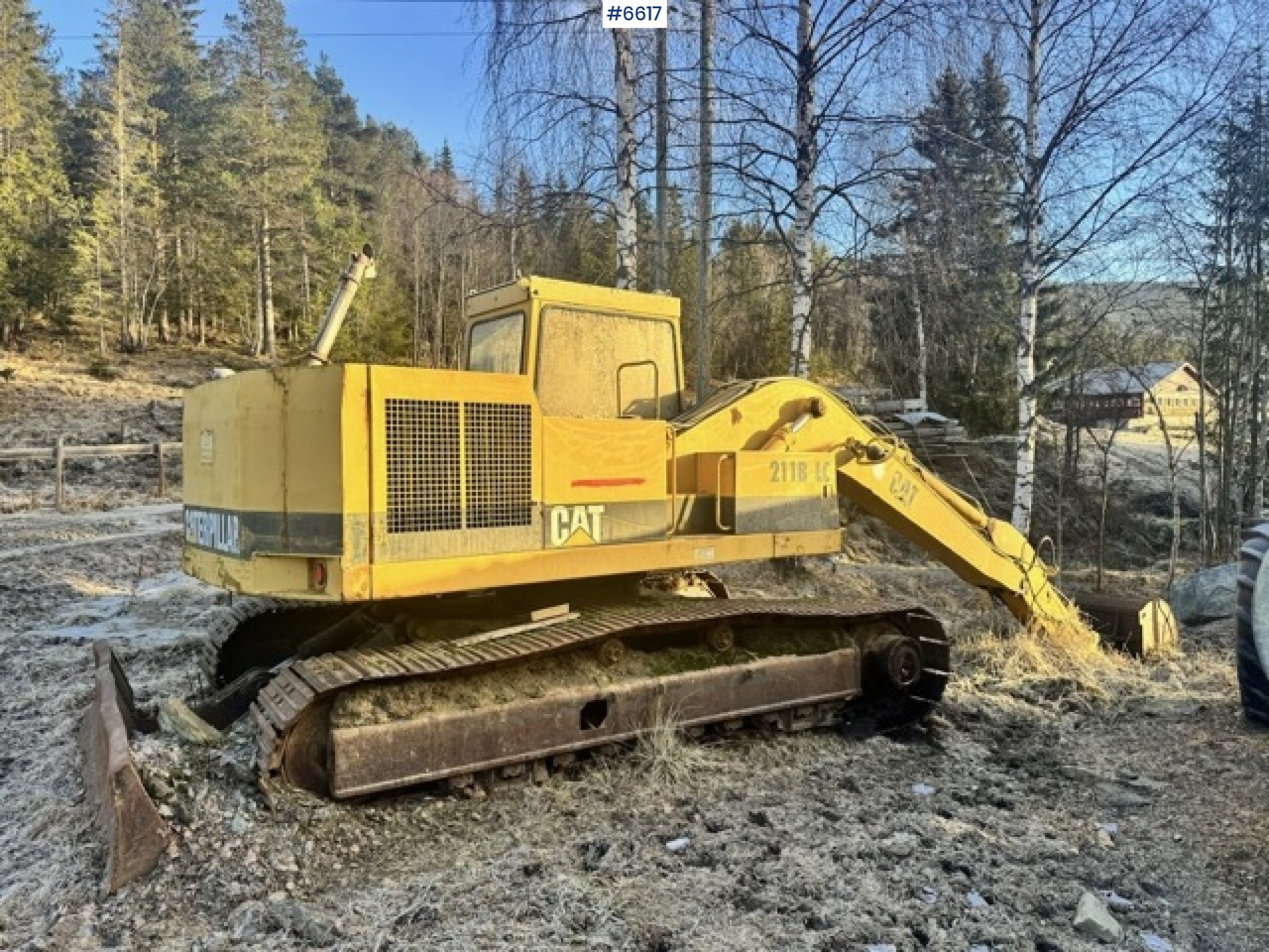 Approx. 1993 Caterpillar 211BLC tracked excavator with bucket. - Bagger: das Bild 1 Approx. 1993 Caterpillar 211BLC tracked excavator with bucket. - Bagger: das Bild 1