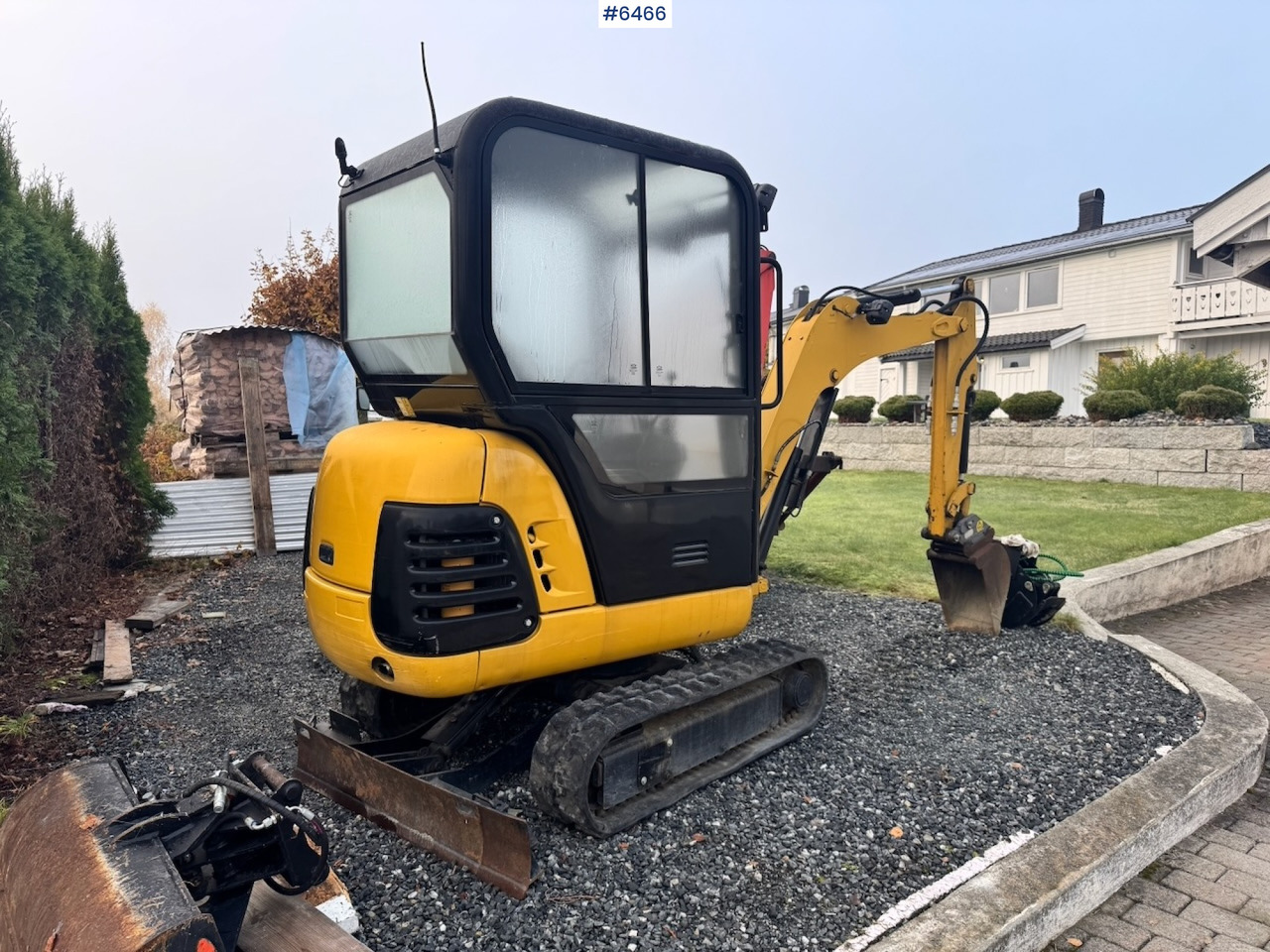 Approx. 2004 CAT 301.8 Mini excavator w/ 4 buckets and grapple. - Bagger: das Bild 3 Approx. 2004 CAT 301.8 Mini excavator w/ 4 buckets and grapple. - Bagger: das Bild 3