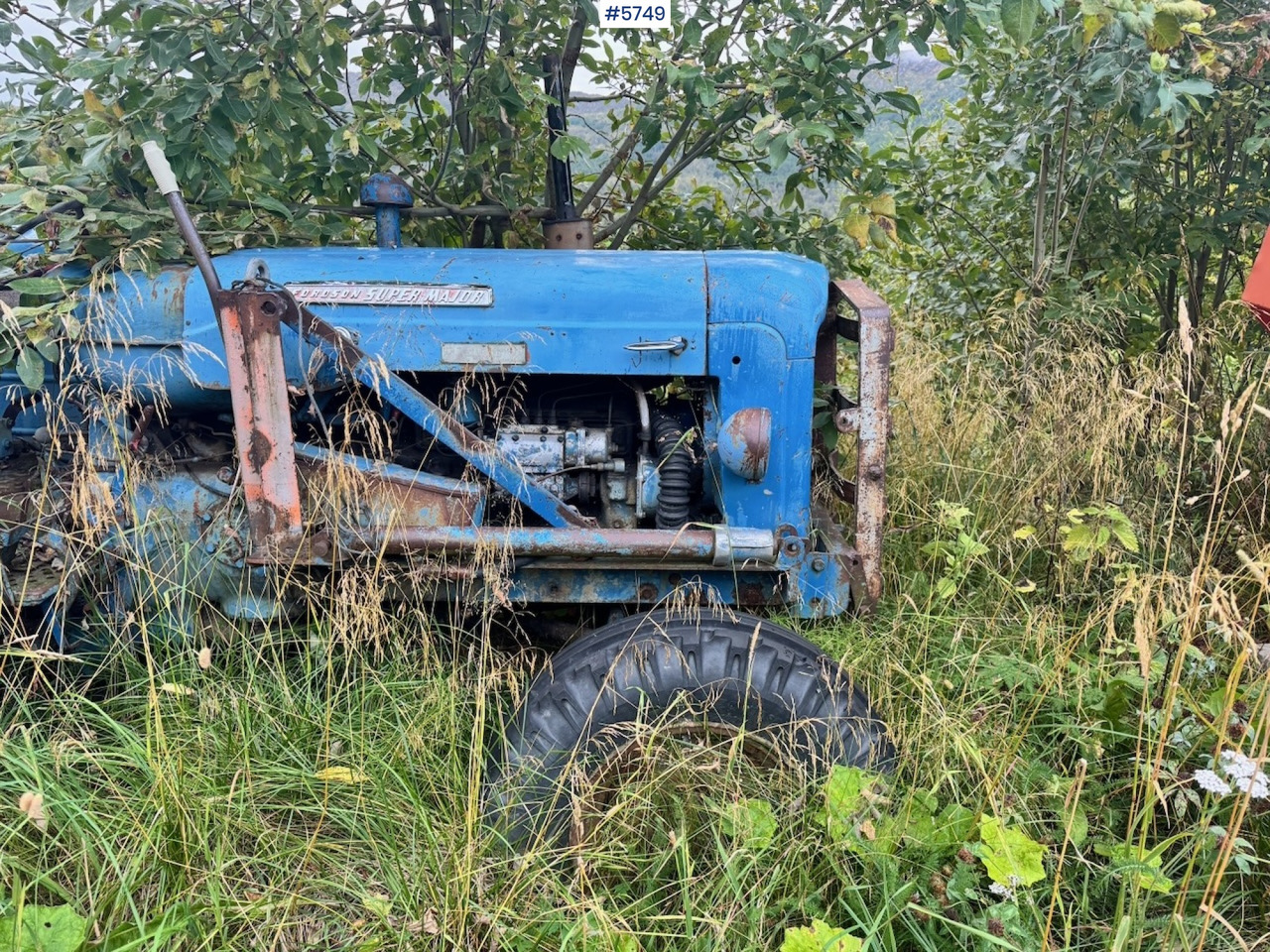 Ca. 1961 Fordson Super Major 4×2 Tractor w/ Bucket - Traktor: das Bild 3 Ca. 1961 Fordson Super Major 4×2 Tractor w/ Bucket - Traktor: das Bild 3