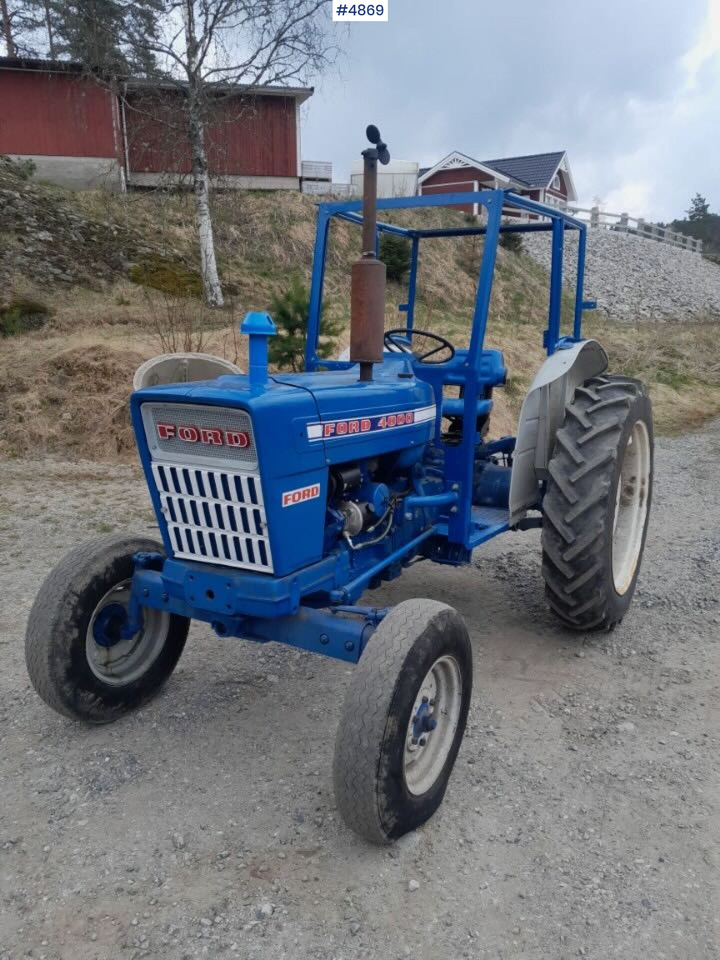Ca. 1970 Ford 4000 4x2 - Traktor: das Bild 1 Ca. 1970 Ford 4000 4x2 - Traktor: das Bild 1