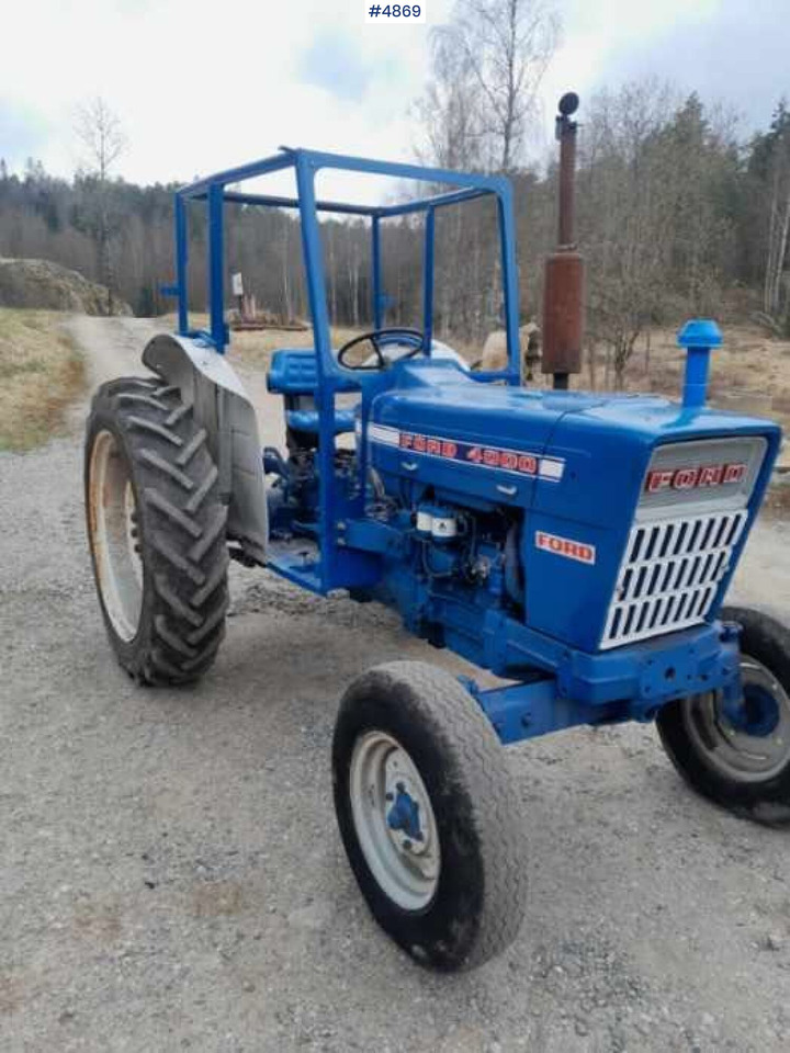 Ca. 1970 Ford 4000 4x2 - Traktor: das Bild 2 Ca. 1970 Ford 4000 4x2 - Traktor: das Bild 2