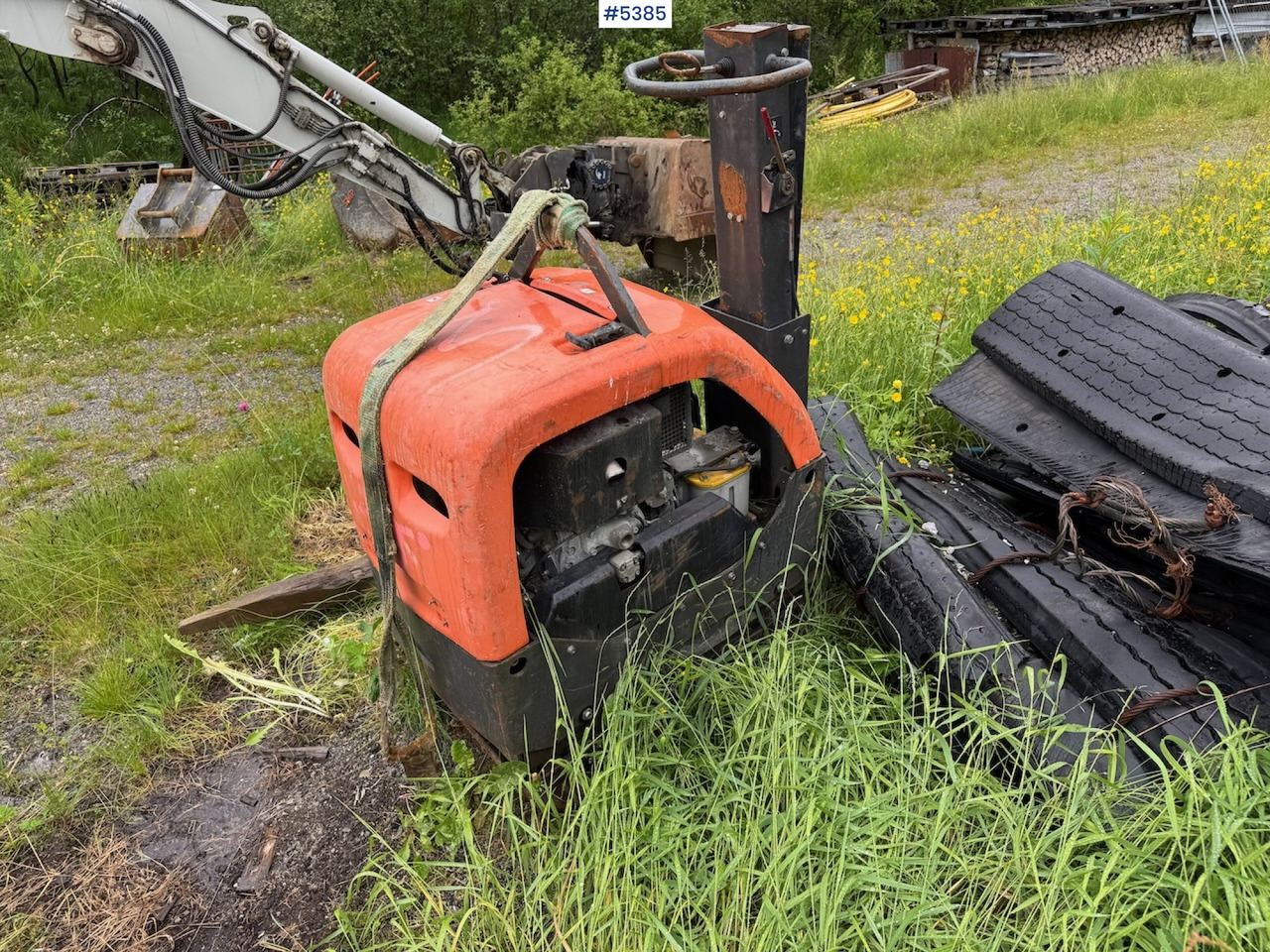 Husqvarna LG 504 Vibrating compactor. - Technik für Bodenbearbeitung: das Bild 4 Husqvarna LG 504 Vibrating compactor. - Technik für Bodenbearbeitung: das Bild 4