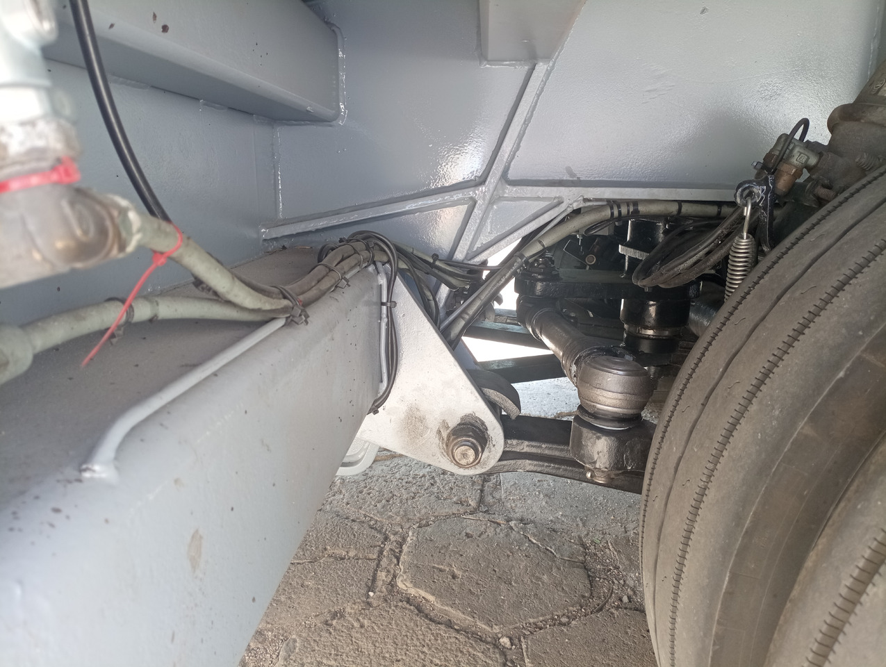 BERTOJA Tiefbett marki Bertoja 2-osie skrętne po kapitalnym remoncie - Tieflader Auflieger: das Bild 4 BERTOJA Tiefbett marki Bertoja 2-osie skrętne po kapitalnym remoncie - Tieflader Auflieger: das Bild 4