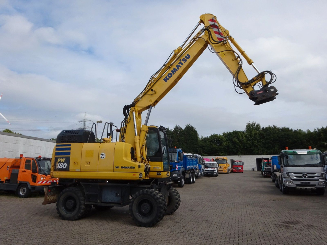 Komatsu PW180-11 - Mobilbagger: das Bild 5 Komatsu PW180-11 - Mobilbagger: das Bild 5