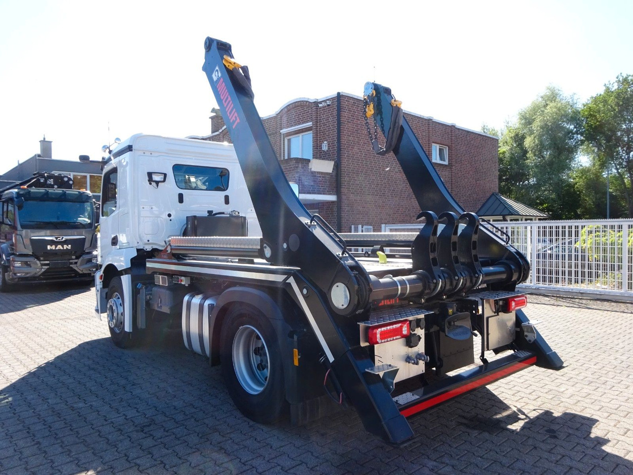 Mercedes-Benz 1840 Actros Absetzkipper NEUFAHRZEUG mit 1645 km - Kipper: das Bild 3 Mercedes-Benz 1840 Actros Absetzkipper NEUFAHRZEUG mit 1645 km - Kipper: das Bild 3