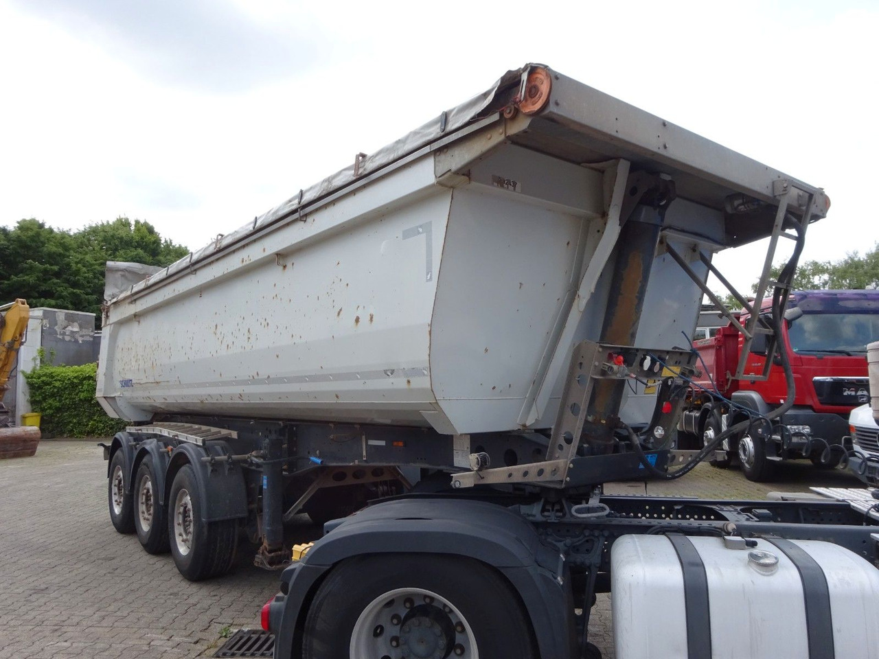 Schmitz Cargobull SGF S3 Kipp Auflieger Mulde mit 3 Achsen - Kipper Auflieger: das Bild 2 Schmitz Cargobull SGF S3 Kipp Auflieger Mulde mit 3 Achsen - Kipper Auflieger: das Bild 2