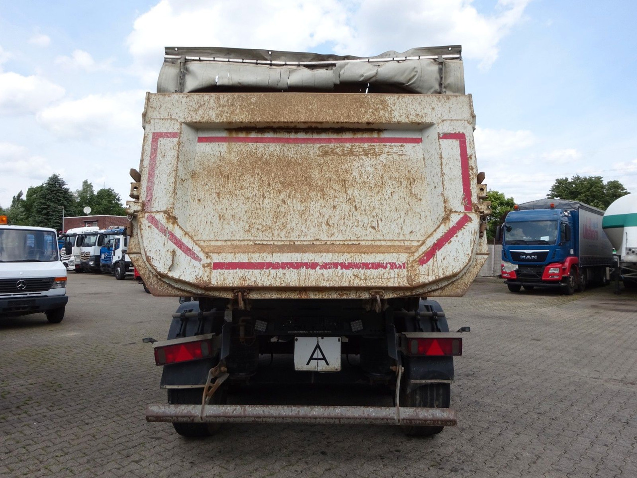 Schmitz Cargobull SGF S3 Kipp Auflieger Mulde mit 3 Achsen - Kipper Auflieger: das Bild 5 Schmitz Cargobull SGF S3 Kipp Auflieger Mulde mit 3 Achsen - Kipper Auflieger: das Bild 5