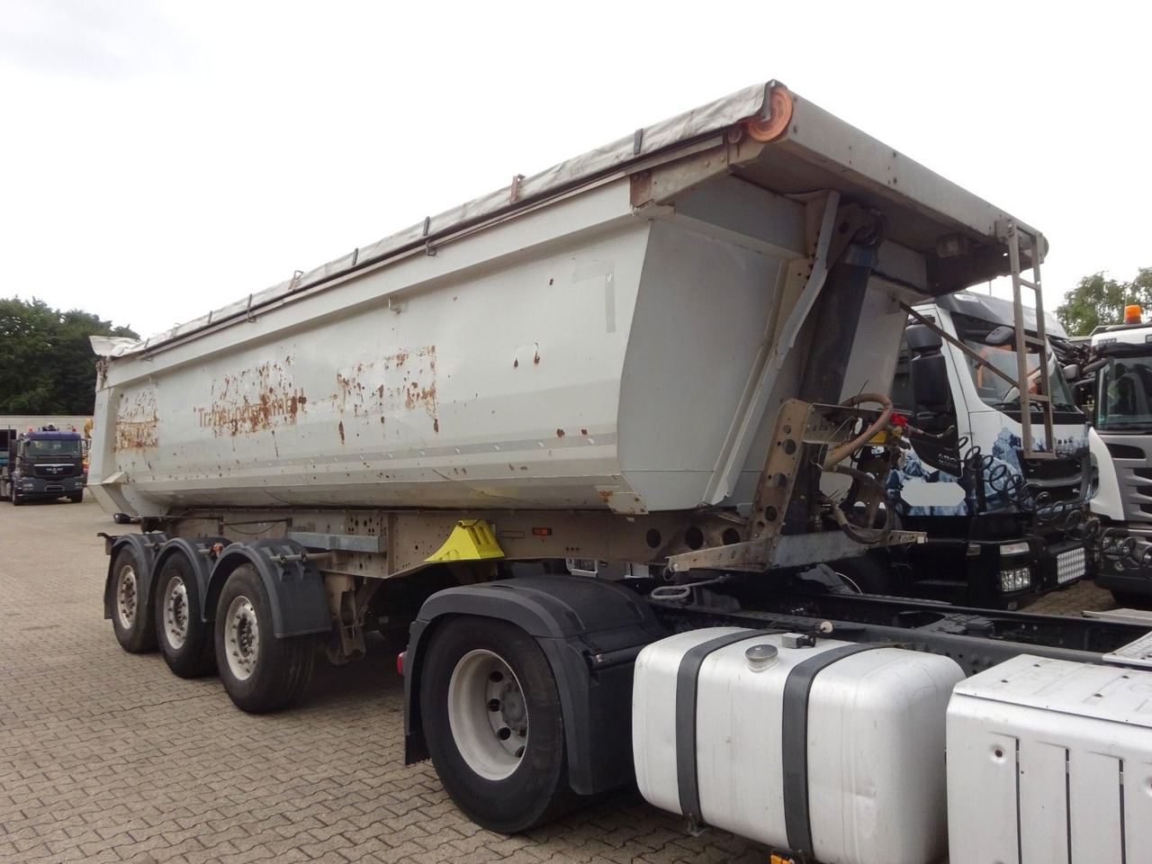 Schmitz Cargobull SKI 24 SL 7.2 Kipp Auflieger Mulde mit 3 Achsen - Kipper Auflieger: das Bild 1 Schmitz Cargobull SKI 24 SL 7.2 Kipp Auflieger Mulde mit 3 Achsen - Kipper Auflieger: das Bild 1