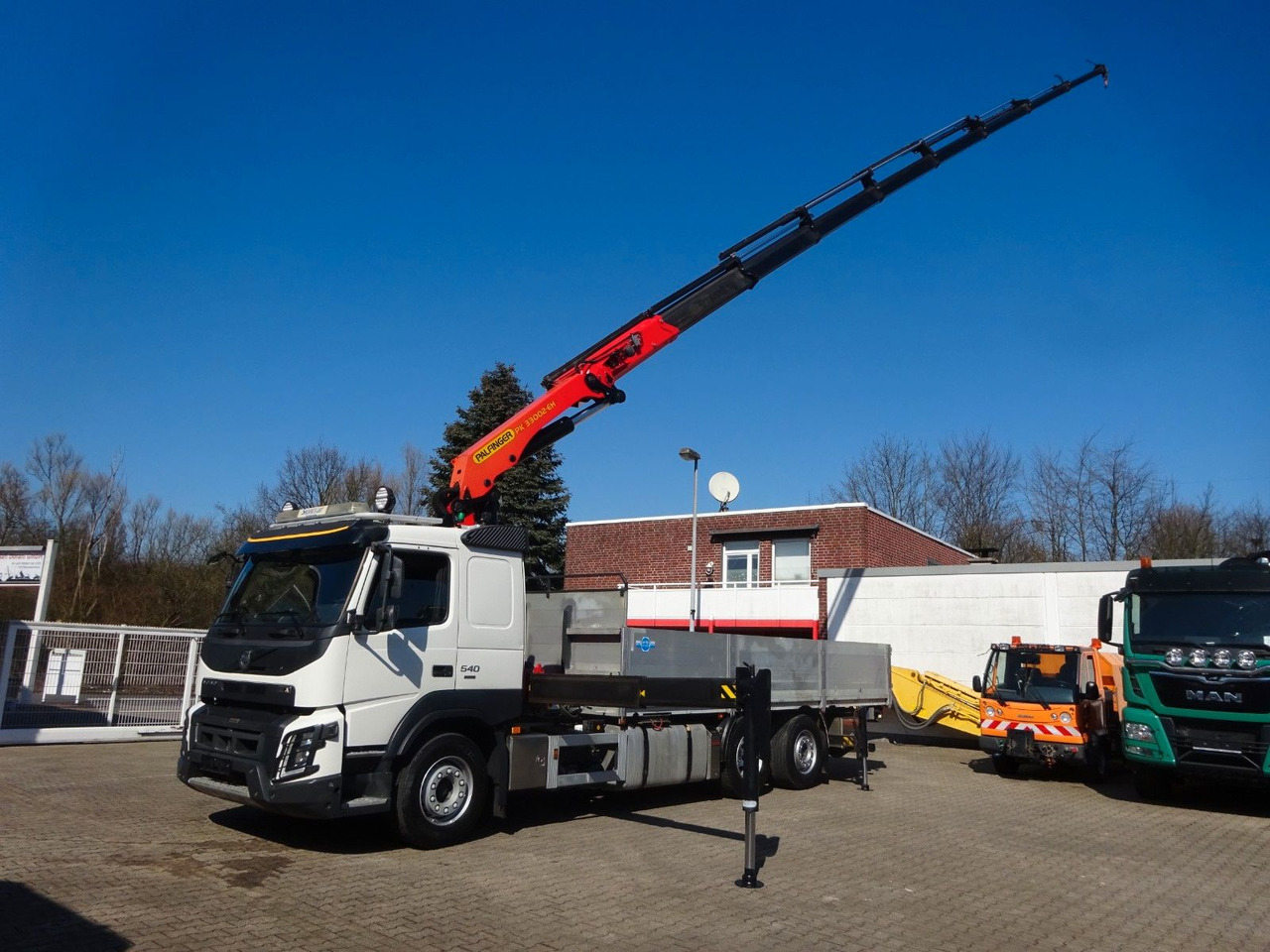 Volvo FMX 540 Pritsche + PK 33002 Kran 6x2 - Autokran: das Bild 1 Volvo FMX 540 Pritsche + PK 33002 Kran 6x2 - Autokran: das Bild 1