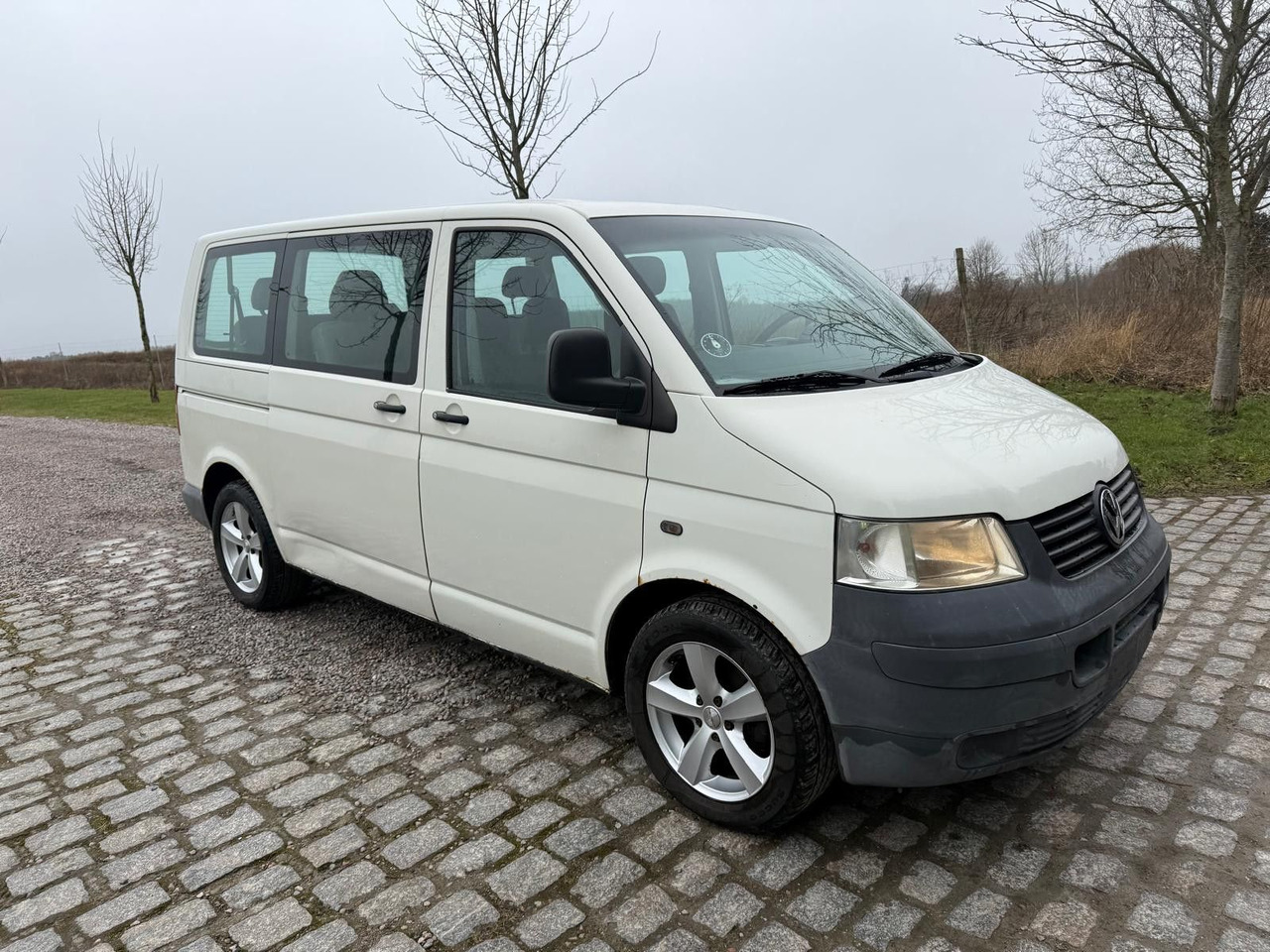 Volkswagen T5 Transporter 1.9 TDI *9 Sitze * 3900 € - Personentransporter: das Bild 1 Volkswagen T5 Transporter 1.9 TDI *9 Sitze * 3900 € - Personentransporter: das Bild 1