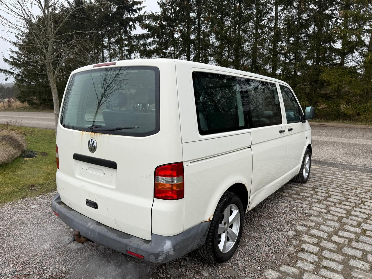 Volkswagen T5 Transporter 1.9 TDI *9 Sitze * 3900 € - Personentransporter: das Bild 4 Volkswagen T5 Transporter 1.9 TDI *9 Sitze * 3900 € - Personentransporter: das Bild 4