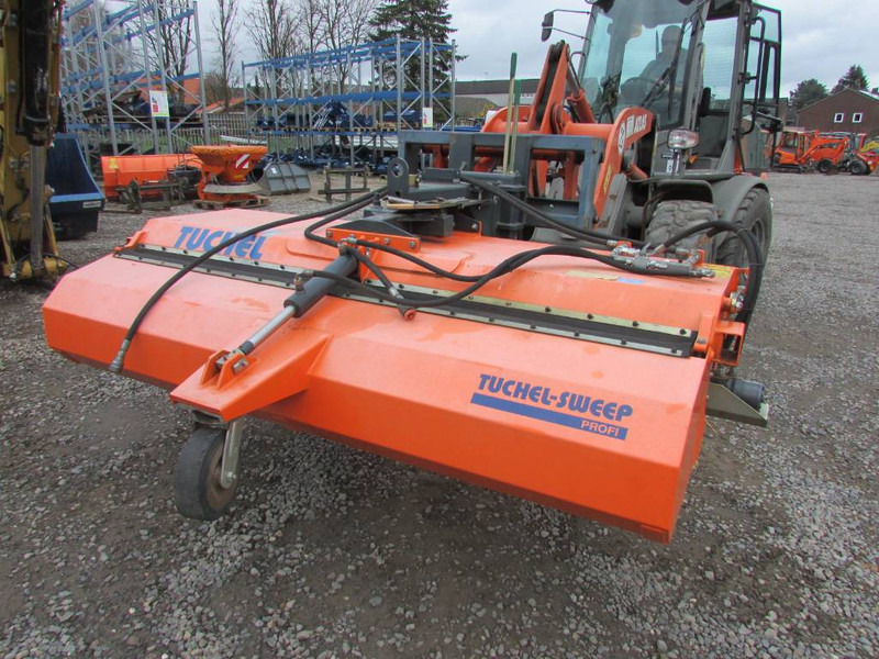 Tuchel Profi 600-230 Kehrbesen / 6.500 EUR - Anbauteil für Baumaschine: das Bild 1 Tuchel Profi 600-230 Kehrbesen / 6.500 EUR - Anbauteil für Baumaschine: das Bild 1