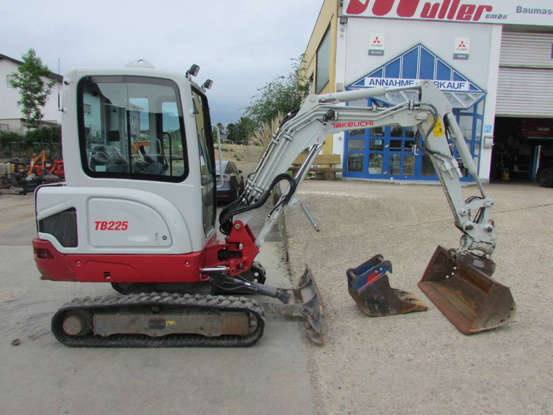 Takeuchi TB225 V3 Minibagger 32.000 EUR net - Minibagger: das Bild 1 Takeuchi TB225 V3 Minibagger 32.000 EUR net - Minibagger: das Bild 1