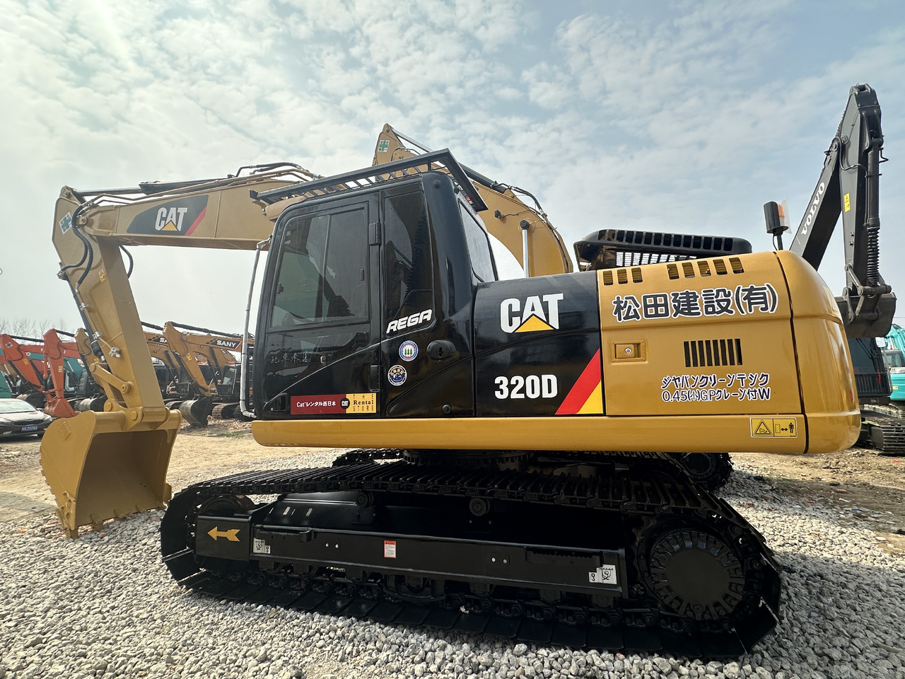 CATERPILLAR 320D2 - Mobilbagger: das Bild 1 CATERPILLAR 320D2 - Mobilbagger: das Bild 1