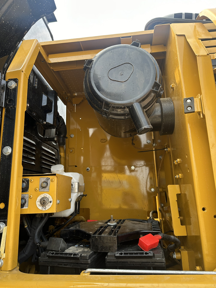 Kettenbagger CATERPILLAR 320D2: das Bild 7