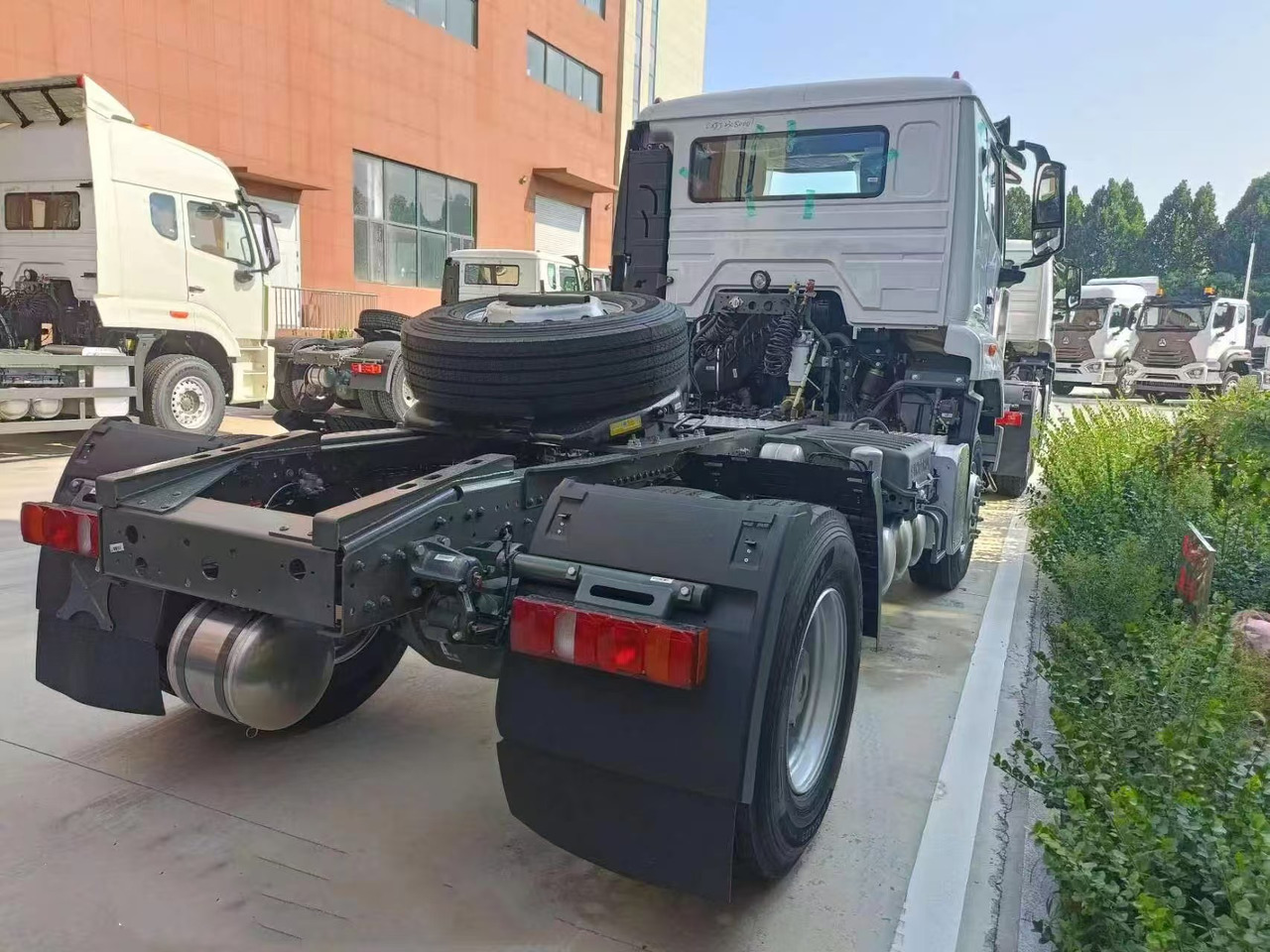 SINOTRUCK HOWO - Sattelzugmaschine: das Bild 3 SINOTRUCK HOWO - Sattelzugmaschine: das Bild 3