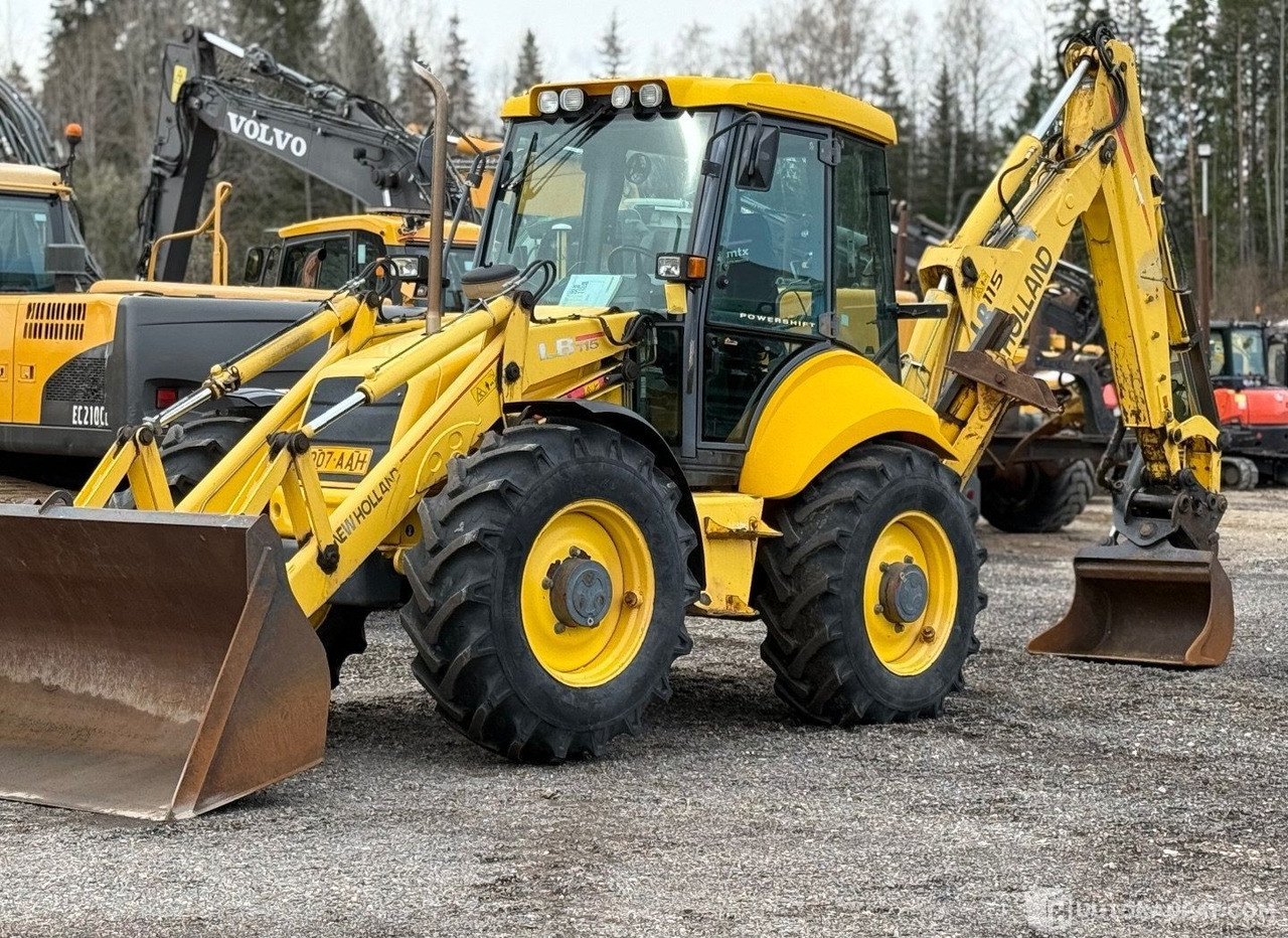 New Holland LB115 4PS, Traktorikaivuri, 7900h, 2001, Lahti - Baumaschine: das Bild 2 New Holland LB115 4PS, Traktorikaivuri, 7900h, 2001, Lahti - Baumaschine: das Bild 2