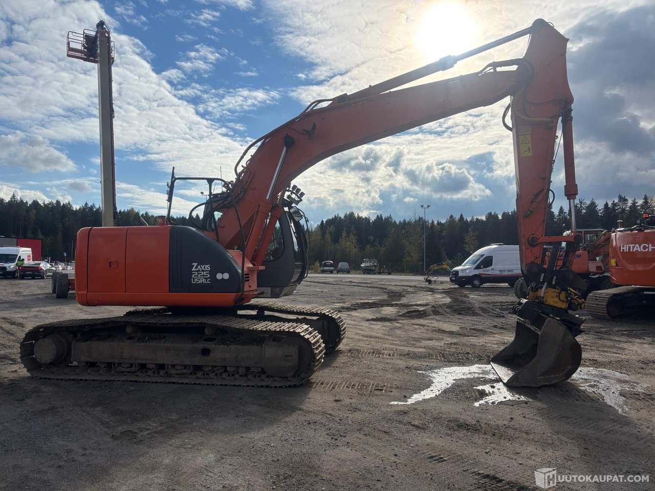 Hitachi ZX 225 USR lc kaivinkone, Lieto - Kettenbagger: das Bild 2 Hitachi ZX 225 USR lc kaivinkone, Lieto - Kettenbagger: das Bild 2