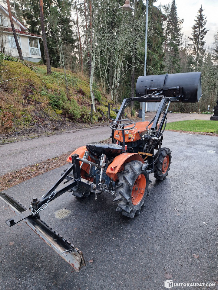 Kubota B6000, Lahti - Kleintraktor: das Bild 4 Kubota B6000, Lahti - Kleintraktor: das Bild 4
