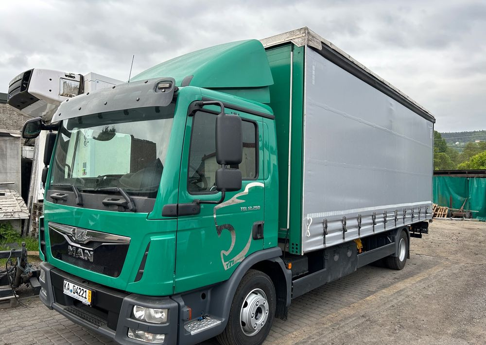 MAN TGL 12.250 6.2m AUTOMAT KLIMA z Niemiec ESP nowe opony EURO 6 / 4.75 rozstaw / zawiesie na wózek widłowy / TOP STAN / okazja nauka jazdy MOŻLIWOŚĆ DOSTOSOWANIA 12t - Plane LKW: das Bild 3 MAN TGL 12.250 6.2m AUTOMAT KLIMA z Niemiec ESP nowe opony EURO 6 / 4.75 rozstaw / zawiesie na wózek widłowy / TOP STAN / okazja nauka jazdy MOŻLIWOŚĆ DOSTOSOWANIA 12t - Plane LKW: das Bild 3