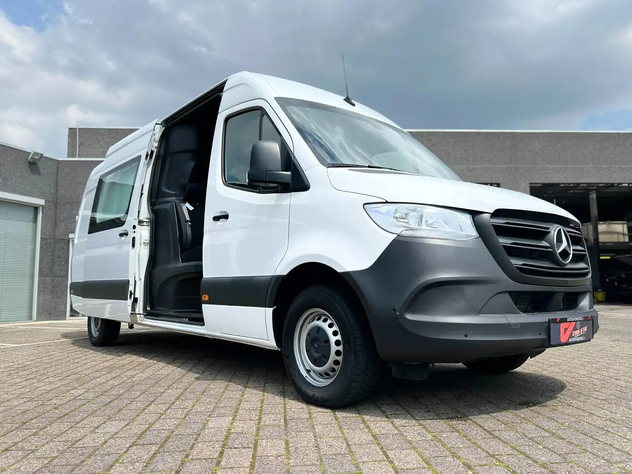Mercedes-Benz Sprinter 315 L3H2 (37.500€ex) 3.5T SLEEP | DUB CAB 7PL - Transporter mit Doppelkabine: das Bild 2 Mercedes-Benz Sprinter 315 L3H2 (37.500€ex) 3.5T SLEEP | DUB CAB 7PL - Transporter mit Doppelkabine: das Bild 2