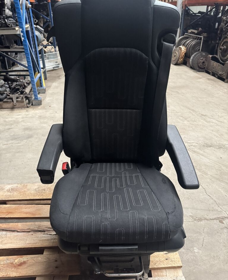 Mercedes-Benz Actros MP 4 Antos Arocs truck - Sitz für LKW: das Bild 4 Mercedes-Benz Actros MP 4 Antos Arocs truck - Sitz für LKW: das Bild 4