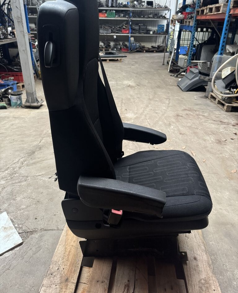 Mercedes-Benz Actros MP 4 Antos Arocs truck - Sitz für LKW: das Bild 1 Mercedes-Benz Actros MP 4 Antos Arocs truck - Sitz für LKW: das Bild 1