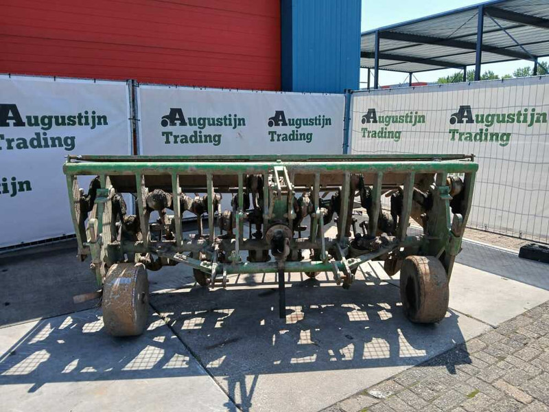 Celli NG 12-310 - Technik für Bodenbearbeitung: das Bild 2 Celli NG 12-310 - Technik für Bodenbearbeitung: das Bild 2