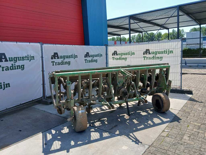 Celli NG 12-310 - Technik für Bodenbearbeitung: das Bild 3 Celli NG 12-310 - Technik für Bodenbearbeitung: das Bild 3
