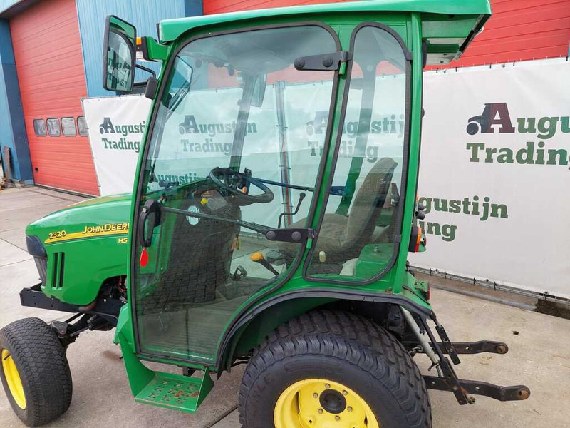 John Deere 2320 - Kleintraktor: das Bild 2 John Deere 2320 - Kleintraktor: das Bild 2