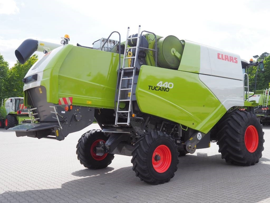 Claas Tucano 440 + V620 - Mähdrescher: das Bild 3 Claas Tucano 440 + V620 - Mähdrescher: das Bild 3