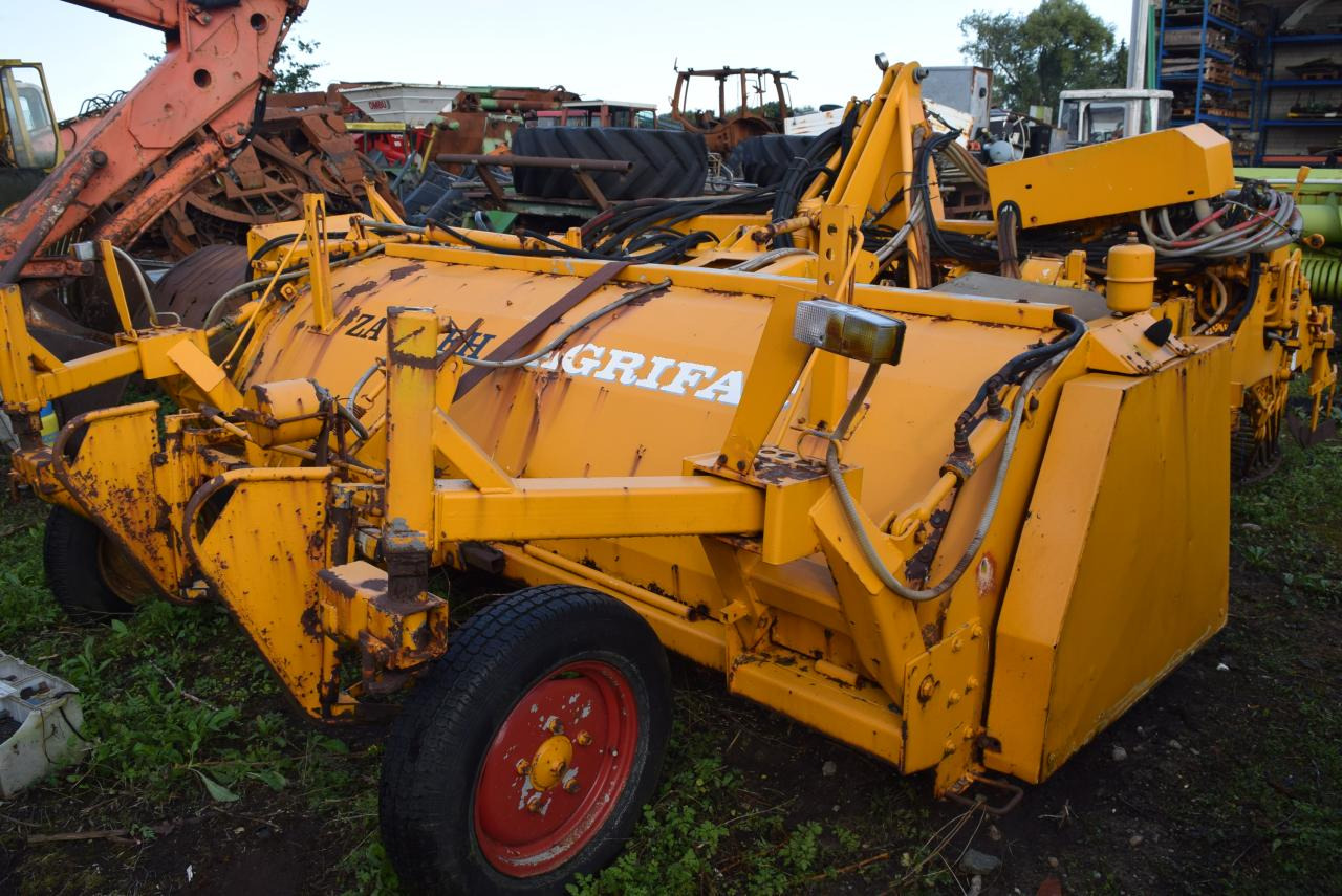 Kleine K6 - Erntevorsatz Rübenroder - Rübenvollernter: das Bild 1 Kleine K6 - Erntevorsatz Rübenroder - Rübenvollernter: das Bild 1