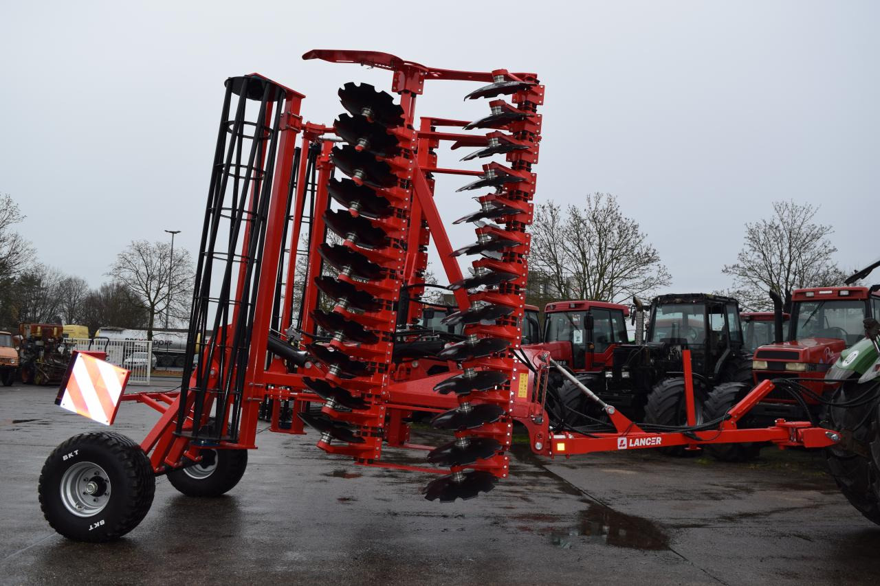 / Lancer PHF 600 - Scheibenegge: das Bild 2 / Lancer PHF 600 - Scheibenegge: das Bild 2