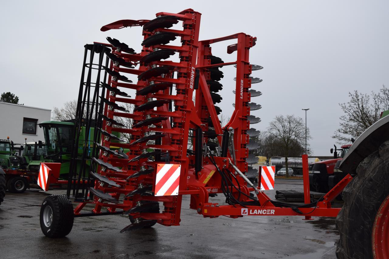 / Lancer PHF 600 - Scheibenegge: das Bild 1 / Lancer PHF 600 - Scheibenegge: das Bild 1