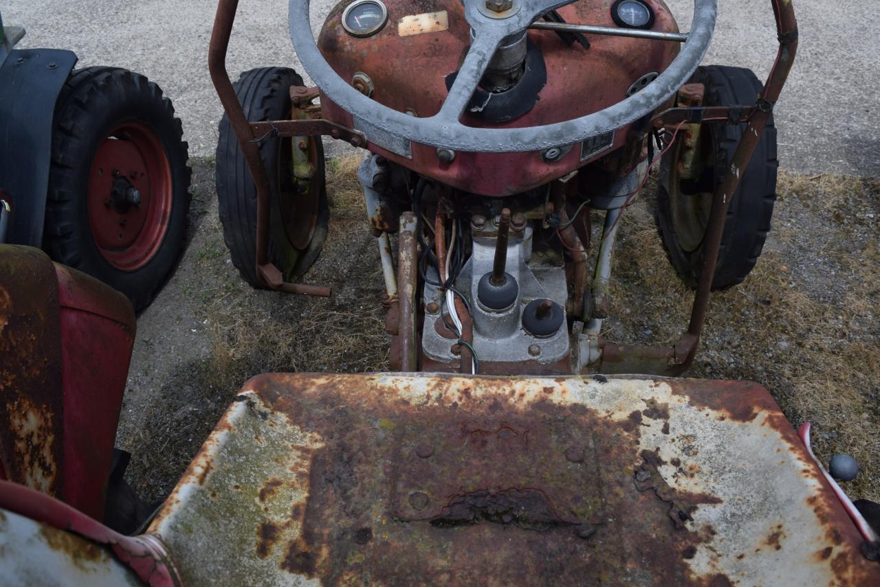Massey Ferguson MF 35 - Traktor: das Bild 5 Massey Ferguson MF 35 - Traktor: das Bild 5