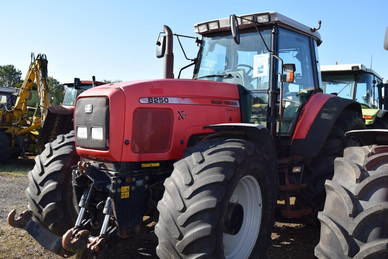 Massey Ferguson MF 8250 - Traktor: das Bild 1 Massey Ferguson MF 8250 - Traktor: das Bild 1