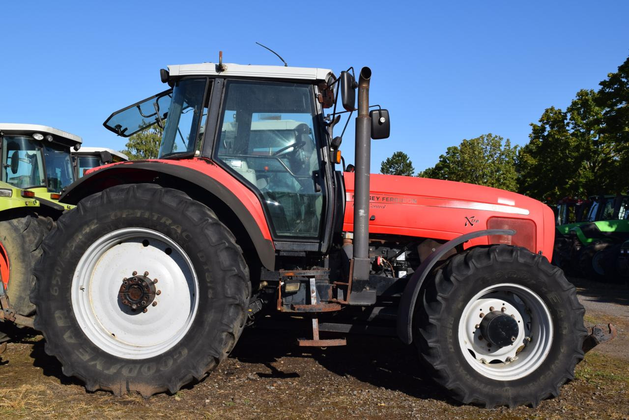 Massey Ferguson MF 8250 - Traktor: das Bild 2 Massey Ferguson MF 8250 - Traktor: das Bild 2