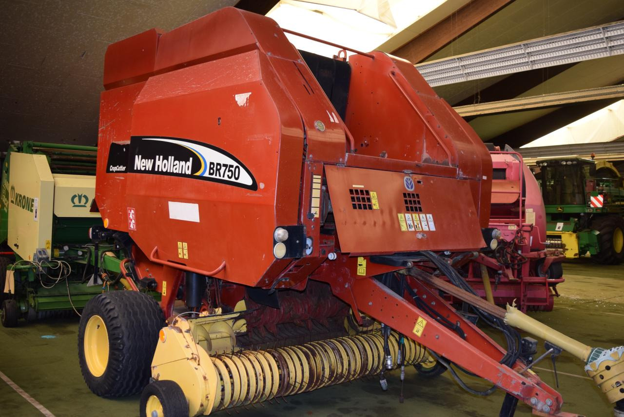 New Holland BR 750 CropCutter - Rundballenpresse: das Bild 2 New Holland BR 750 CropCutter - Rundballenpresse: das Bild 2