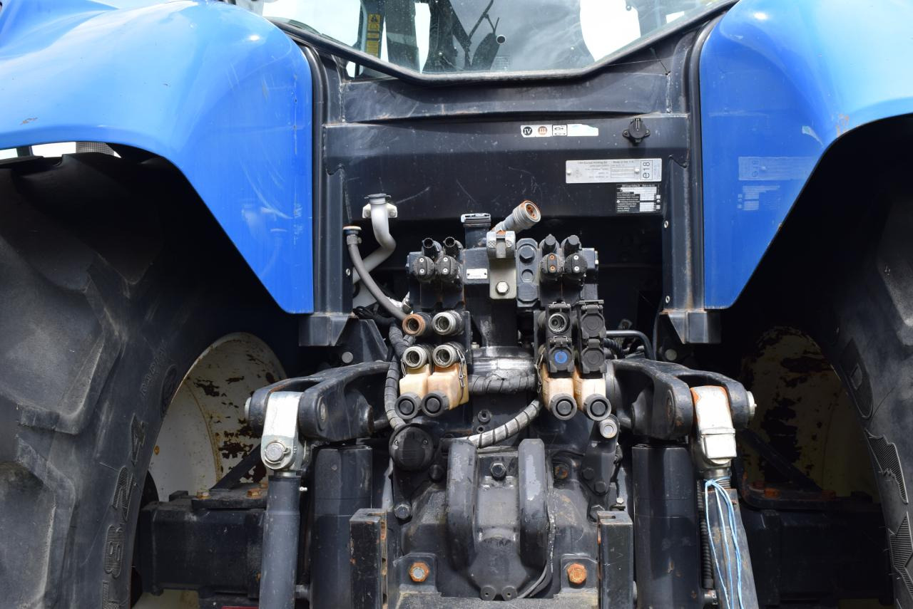 New Holland T 7040 - Traktor: das Bild 5 New Holland T 7040 - Traktor: das Bild 5