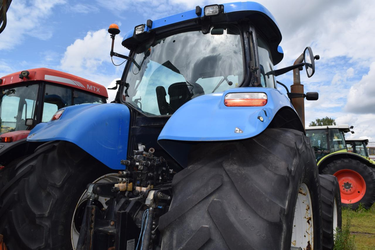 New Holland T 7040 - Traktor: das Bild 3 New Holland T 7040 - Traktor: das Bild 3
