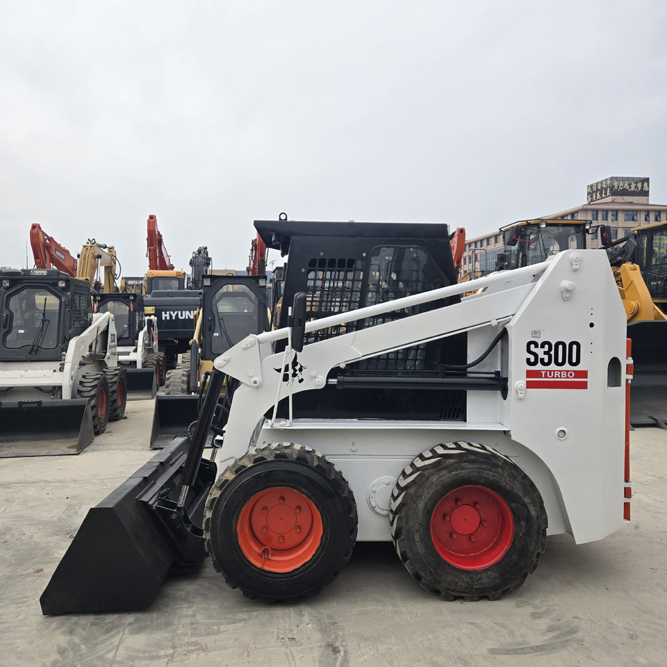 BOBCAT S300 - Kompaktlader: das Bild 1 BOBCAT S300 - Kompaktlader: das Bild 1