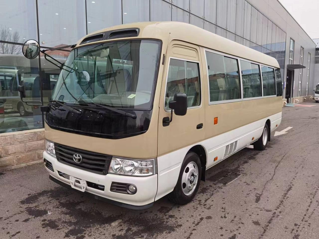TOYOTA COASTER - Bus: das Bild 5 TOYOTA COASTER - Bus: das Bild 5