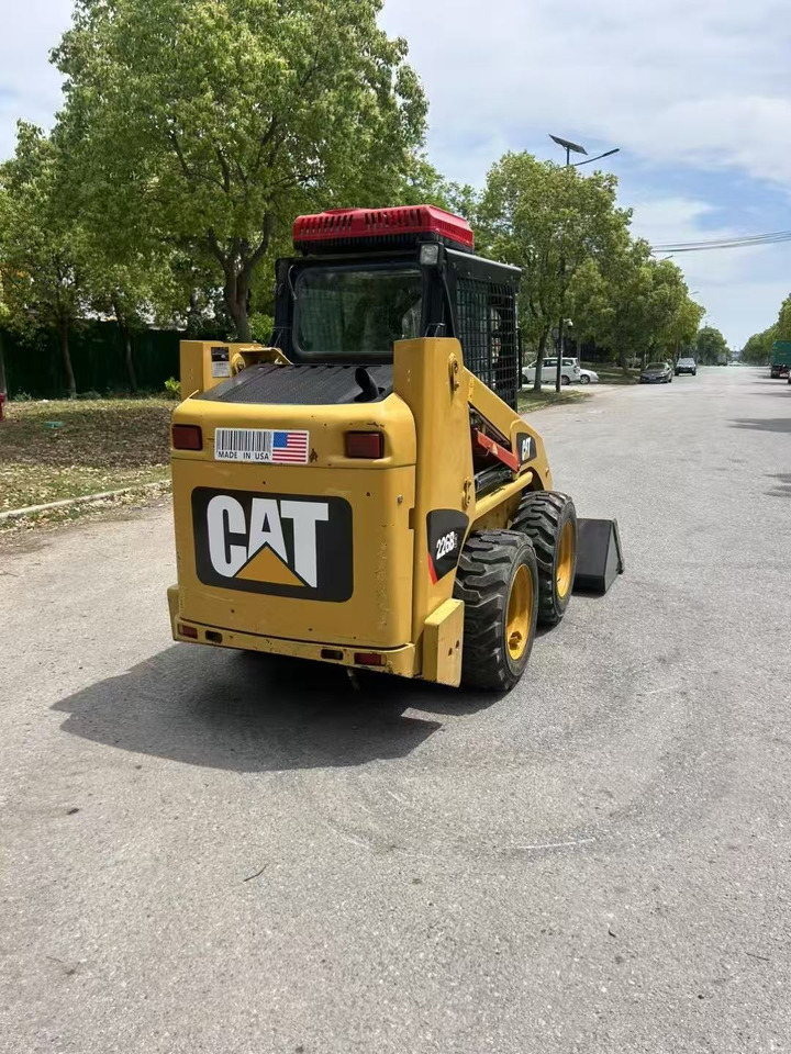CATERPILLAR 226B-3 - Kompaktlader: das Bild 4 CATERPILLAR 226B-3 - Kompaktlader: das Bild 4