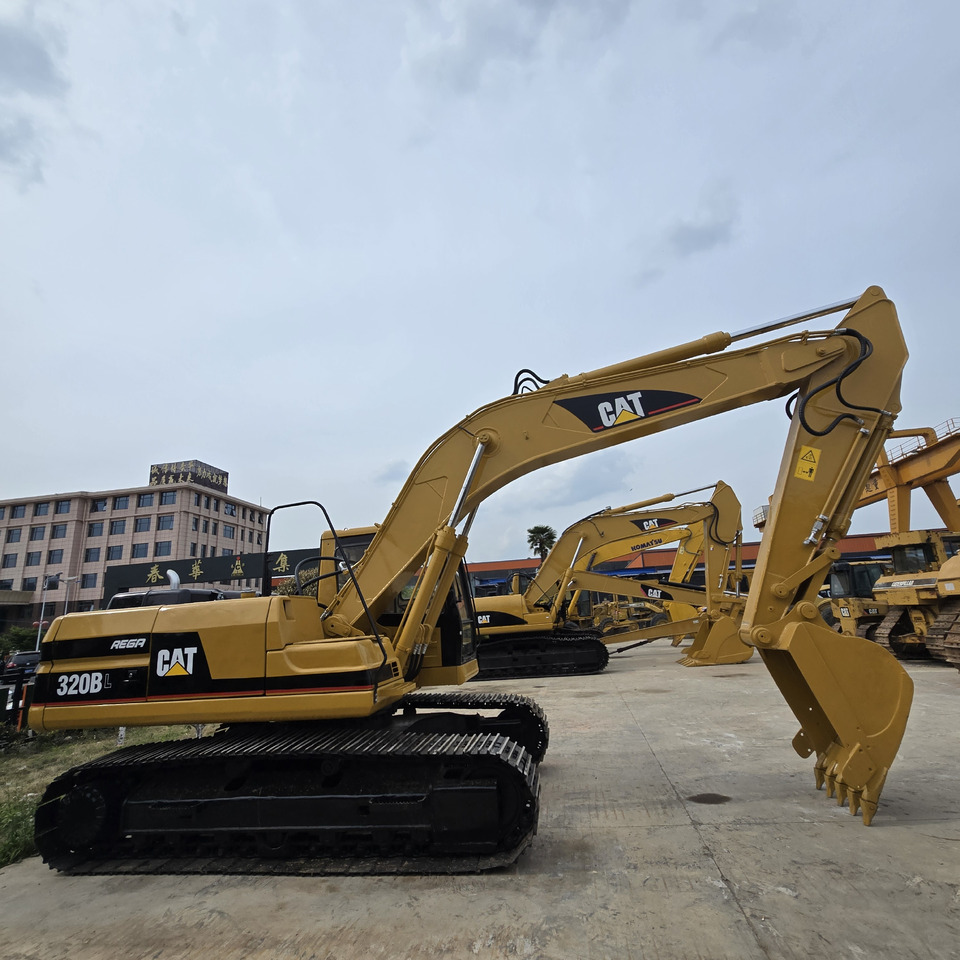 CATERPILLAR 320BL - Kettenbagger: das Bild 2 CATERPILLAR 320BL - Kettenbagger: das Bild 2